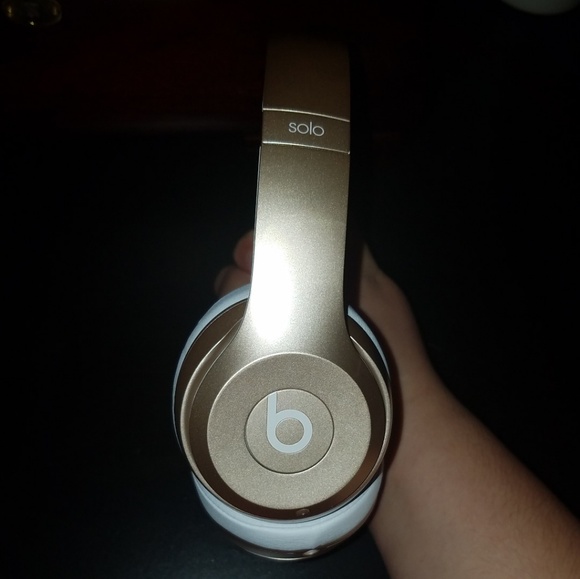 Beats Solo3 Wireless Headphones - Picture 3 of 4